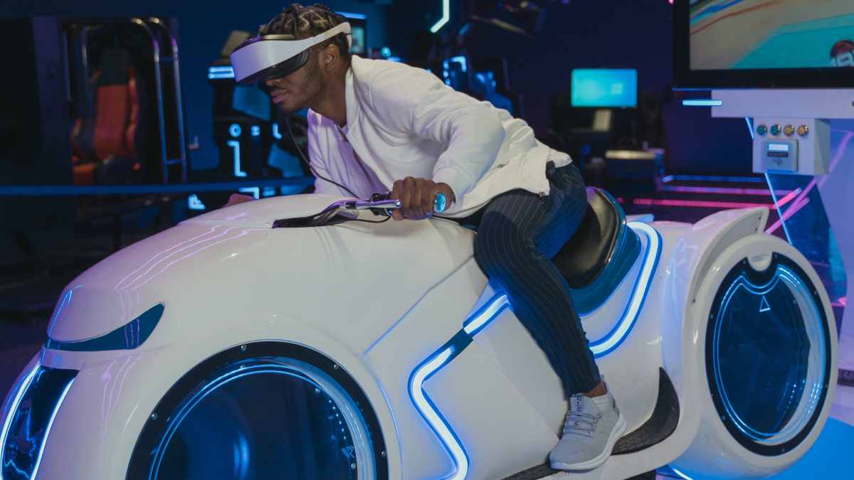 How do AR and VR Enhance User Experiences in the Metaverse?